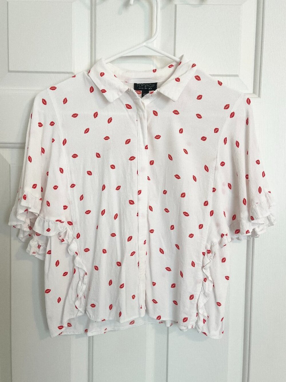 Topshop Lip Print White Button Down Blouse with Ruffle Sleeves Size 4